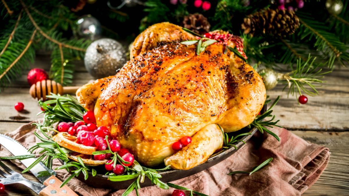 Celebrate Christmas Eve at Open Kitchen with a festive buffet dinner featuring roast turkey, local flavors, and a lively night market filled with family activities on 24 December 2025 from 6:00 - 10:00 p.m.